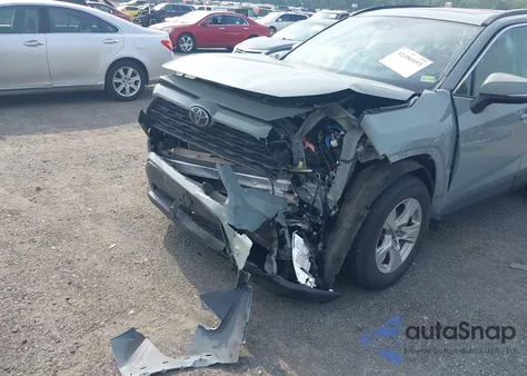 2021 Toyota Rav4 Xle z USA, uszkodzony, nr VIN 2T3P1RFV1MC141164